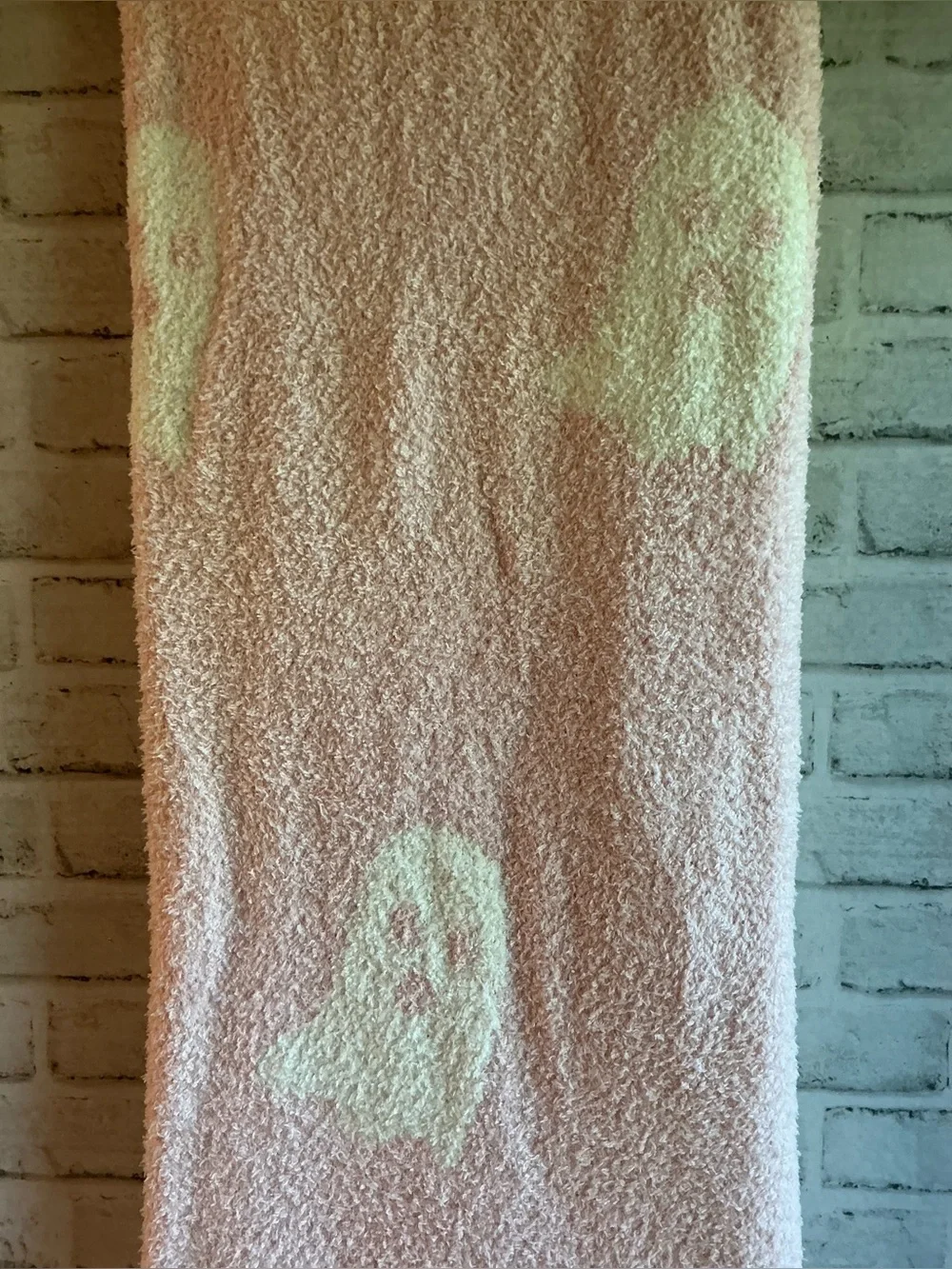 CUPCAKES & CASHMERE Feather Knit Ghost Throw-50” x 70”